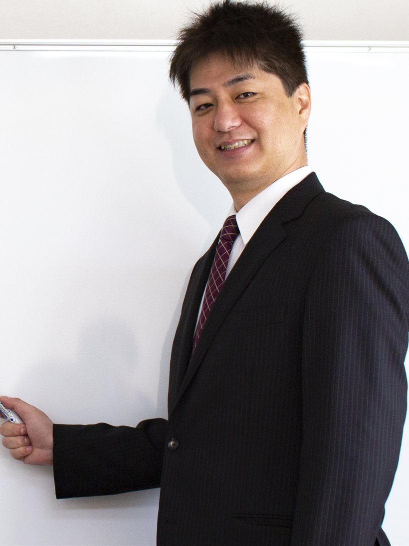 代表 税理士・行政書士 高林栄二